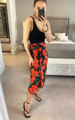 Black/Red Floral Midi Wrap Skirt -UK Skirt Sales 2023 2021 06 29 Megan D.ANNA 1251