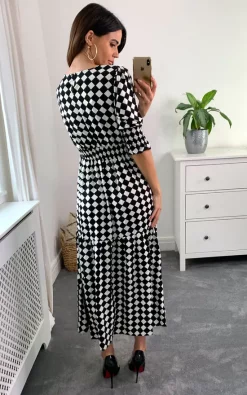 Black And White Diamond Print Round Neck Tiered Dress With 3/4 Smocked Sleeves -UK Skirt Sales 2023 2021 10 16 d.anna naomi 13 10 2021 09 56 20