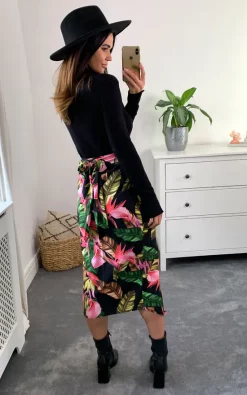 Multicolour Palm Leaf Wrap Skirt 9 Multicolour Palm Leaf Wrap Skirt -UK Skirt Sales 2023 2021 10 16 d.anna naomi 13 10 2021 10 38 49