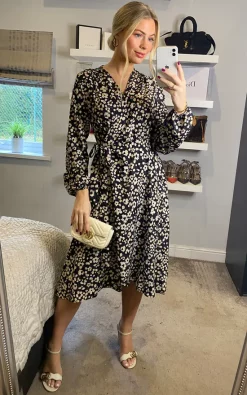 Floral Print Long Sleeve Midi Wrap Dress In Black And White 8 Floral Print Long Sleeve Midi Wrap Dress In Black And White -UK Skirt Sales 2023 2021 11 16 Sasha Danna41