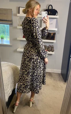 Floral Print Long Sleeve Midi Wrap Dress In Black And White 9 Floral Print Long Sleeve Midi Wrap Dress In Black And White -UK Skirt Sales 2023 2021 11 16 Sasha Danna45