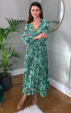 Traffic People Aurora Dress In Green Abstract Floral -UK Skirt Sales 2023 2022 01 20 Naomi TrafficPeople39