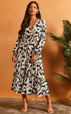 Long Sleeve V Neck Leaf Print Dress In Black And White 8 Long Sleeve V Neck Leaf Print Dress In Black And White -UK Skirt Sales 2023 2022 02 22 SF TOM Julia bella blue0268