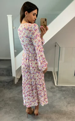 Traffic People Fathomless Dress In White Abstract -UK Skirt Sales 2023 2022 04 25 Naomi TrafficPeople108