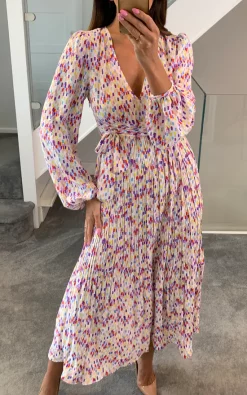 Traffic People Fathomless Dress In White Abstract -UK Skirt Sales 2023 2022 04 25 Naomi TrafficPeople109