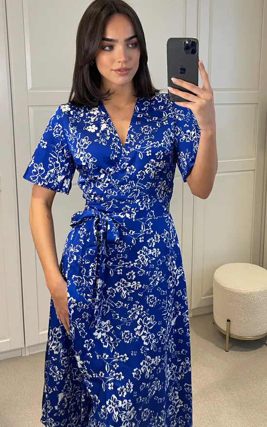 White Floral Print Midi Wrap Dress With Belt Fastening In Blue 5 White Floral Print Midi Wrap Dress With Belt Fastening In Blue - Image 3