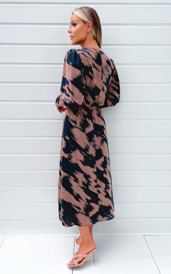 AX Paris Brown And Navy Printed Long Sleeve Midi Dress 5 AX Paris Brown And Navy Printed Long Sleeve Midi Dress - Image 3